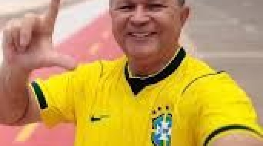 Brandão atende Janones e posa com camisa da Seleção Brasileira em apoio a Lula