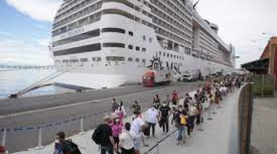 Companhias de cruzeiros suspendem operações de navios no Brasil