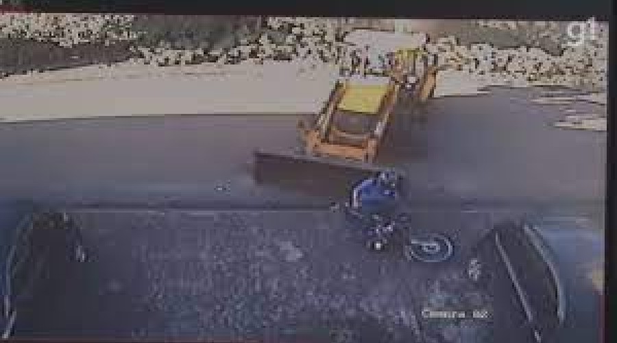 VÍDEO: funcionário do Saae São Carlos atropela e mata colega de trabalho com retroescavadeira; IMAGENS FORTES