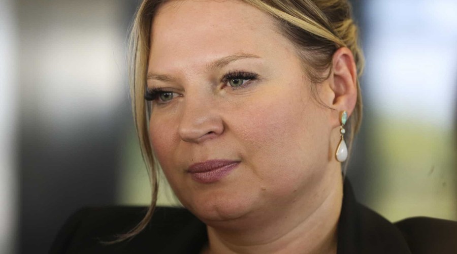 Joice apresenta proposta para destituir presidente por 'incapacidade mental'