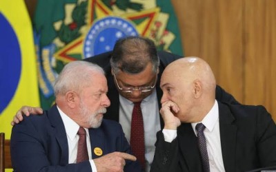 Lula conversa com Dino sobre crise envolvendo ministros do STF
