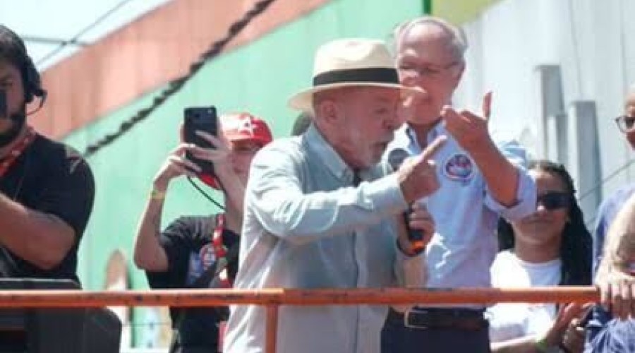 Lula diz que tomou 'atitude muito drástica' ao proibir bets e que apostas viraram 'desgraça na vida das pessoas pobres'
