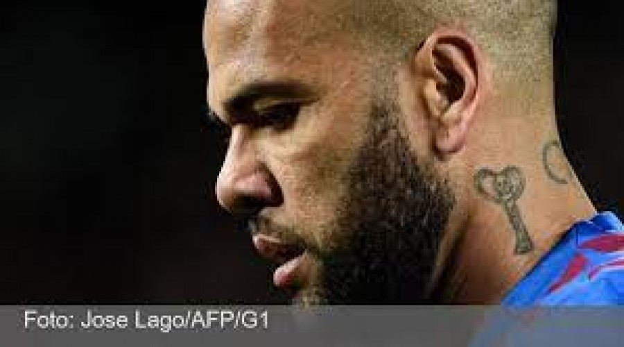 Defesa de Daniel Alves entrega recurso e acredita que jogador deve deixar prisão dentro de um mês