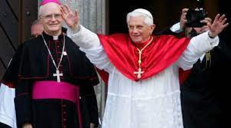 Morre Papa Bento XVI