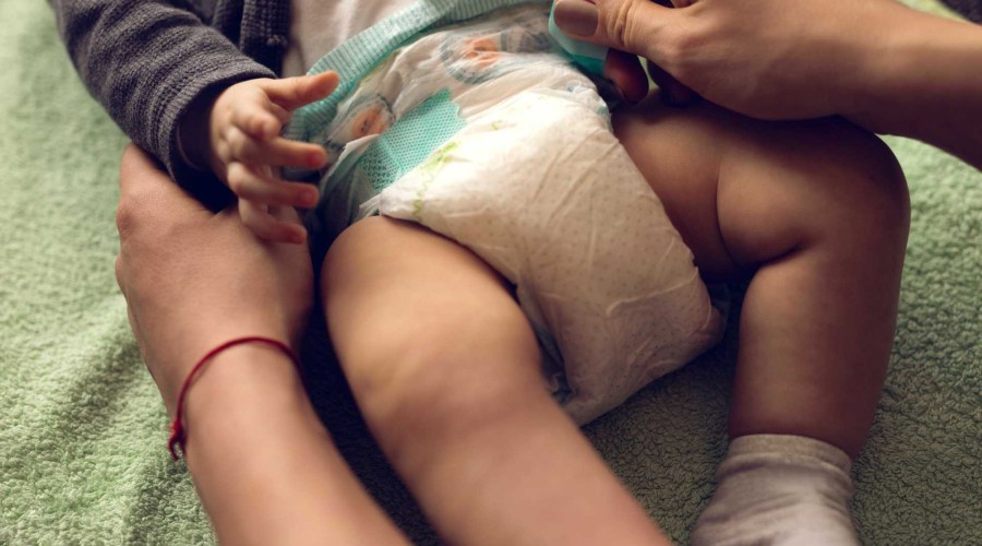 Mãe que deixou bebê em igreja se arrepende e quer criança de volta