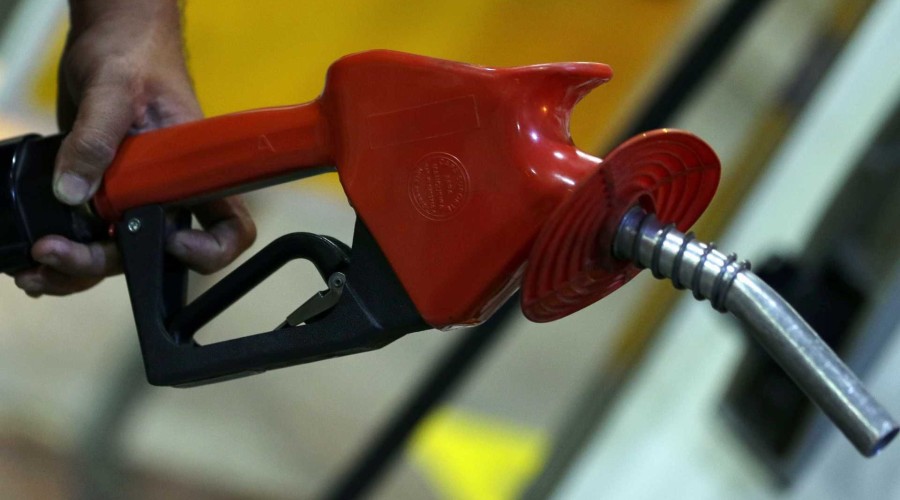 Petrobras anuncia alta de 0,5% na gasolina e queda de 2,9% no diesel