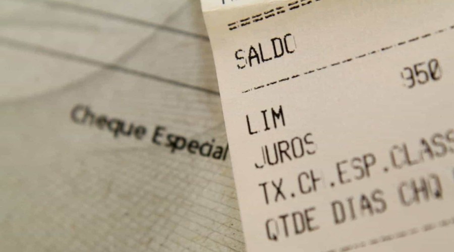 Juros do cheque especial chegam a 165,6% ao ano em janeiro