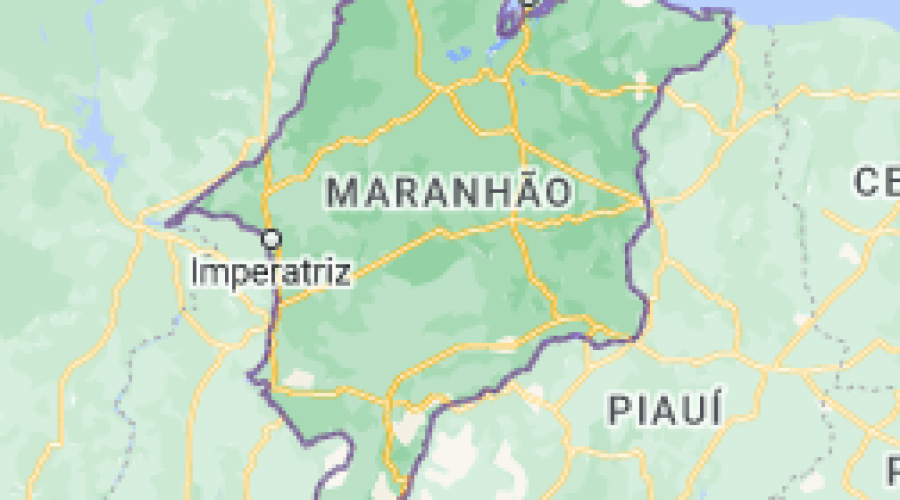 Vereador no Maranhão joga dinheiro à população pela janela e diz ter recebido propina de prefeito