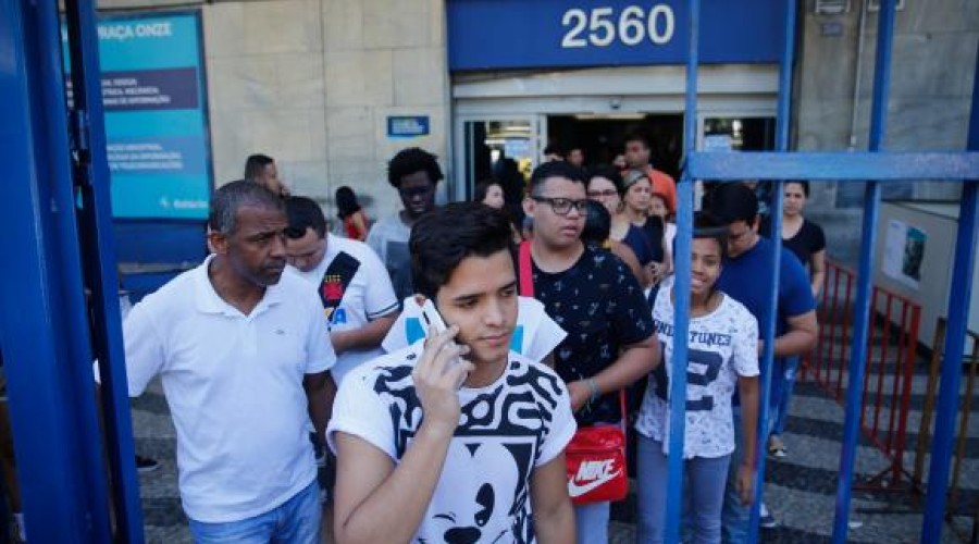 Aumento do tempo para prova do Enem agrada professores e candidatos