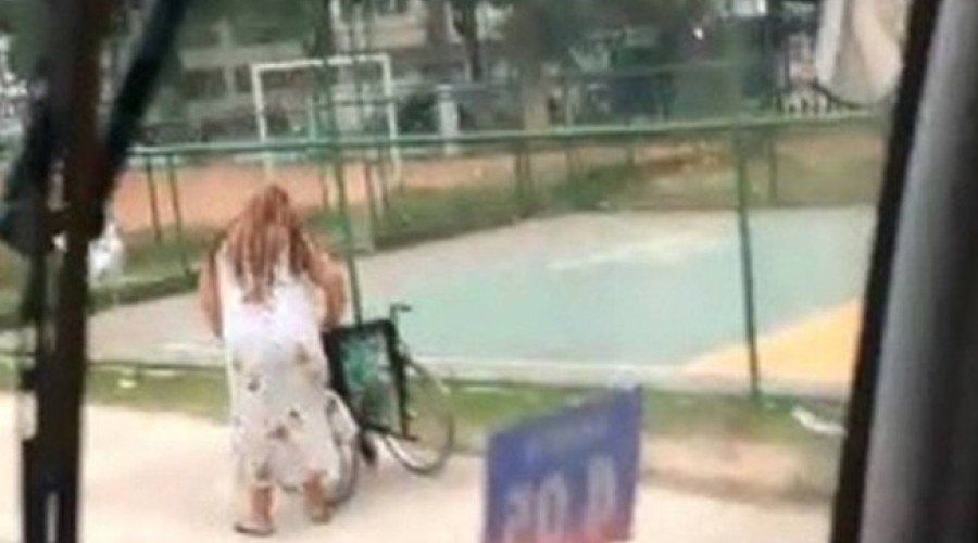 Vídeo: Milagre? Cadeirante é flagrada andando antes de pegar ônibus no Rio
