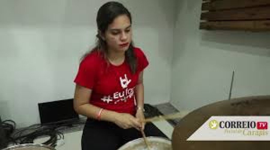 Assista ao Vídeo: Aluna surda aprende a tocar bateria pelas vibrações