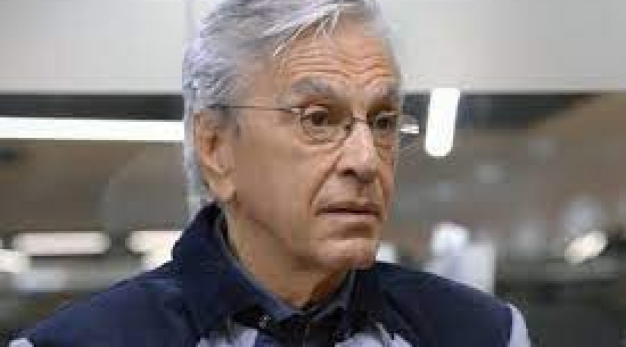 Caetano Veloso é vaiado no Grammy Latino ao ganhar prêmio