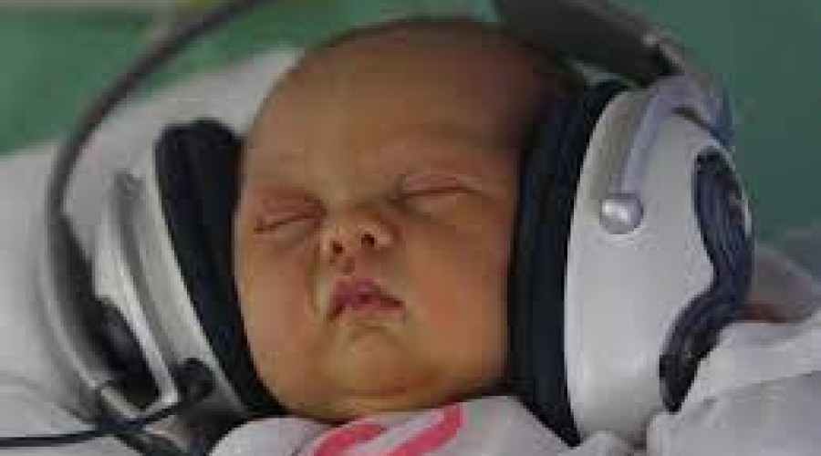 No Dia da Criança, especialista explica importância da música para o desenvolvimento infantil: 'Desperta vários sentidos'