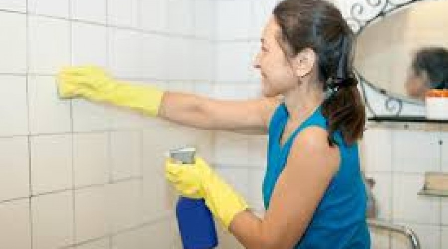 Dica de Casa: Truque rápido e fácil remove encardido dos azulejos sem esponja: veja como!