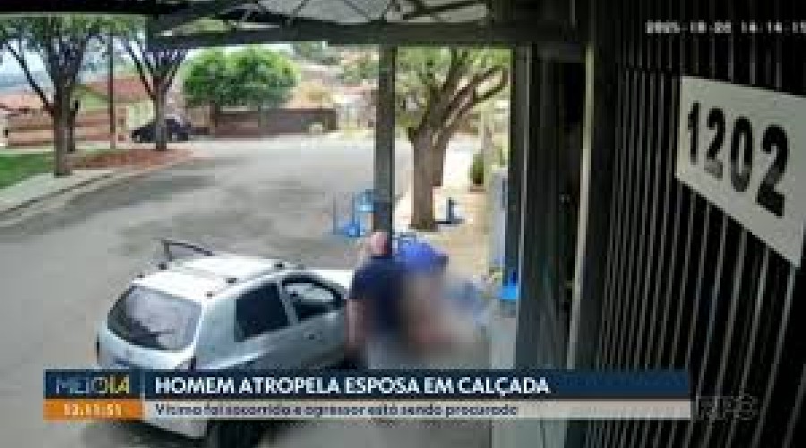 VÍDEO: Homem atropela esposa enquanto vítima bebia sentada na calçada de estabelecimento