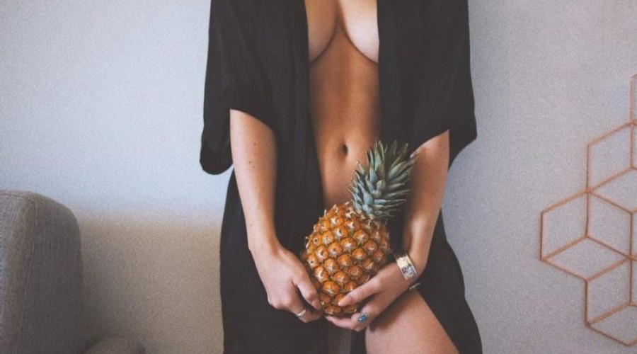 Abacaxi e outras frutas podem melhorar o sexo oral: veja como