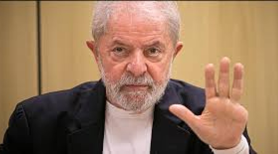 Trinta juízes vão a Curitiba entregar carta a Lula e denunciar sua prisão política