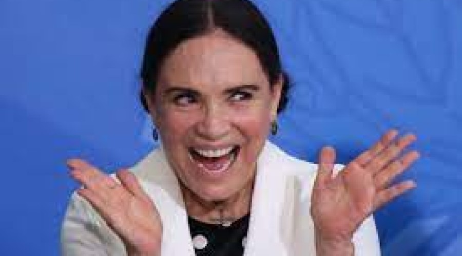 Regina Duarte critica realização do Carnaval após isolamento social