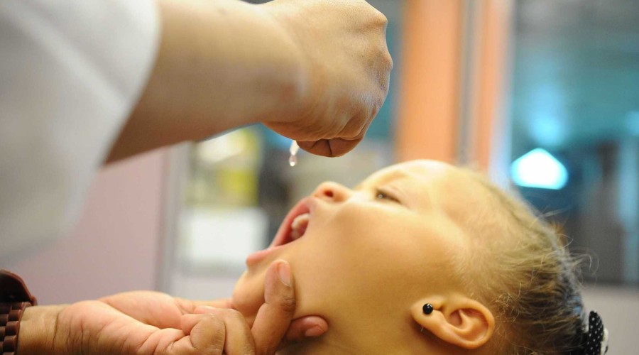 Postos abrem neste sábado para vacinar contra sarampo e a polio