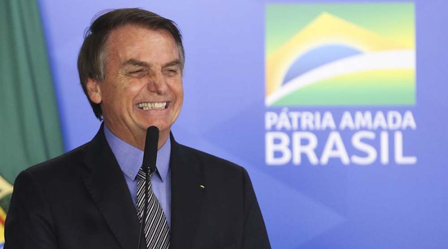 Bolsonaro assina medida provisória que extingue o Dpvat
