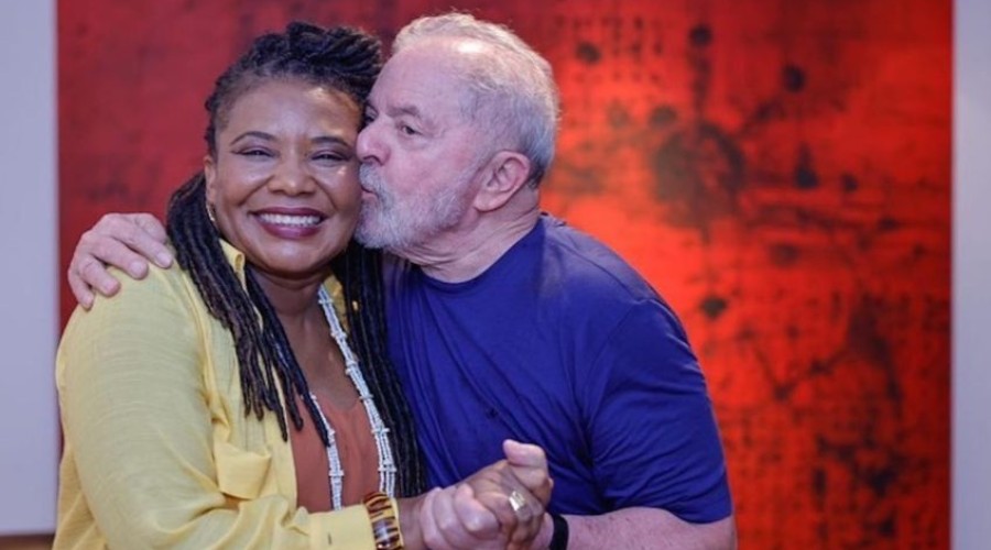 Margareth Menezes aceita ser ministra da Cultura no governo Lula...