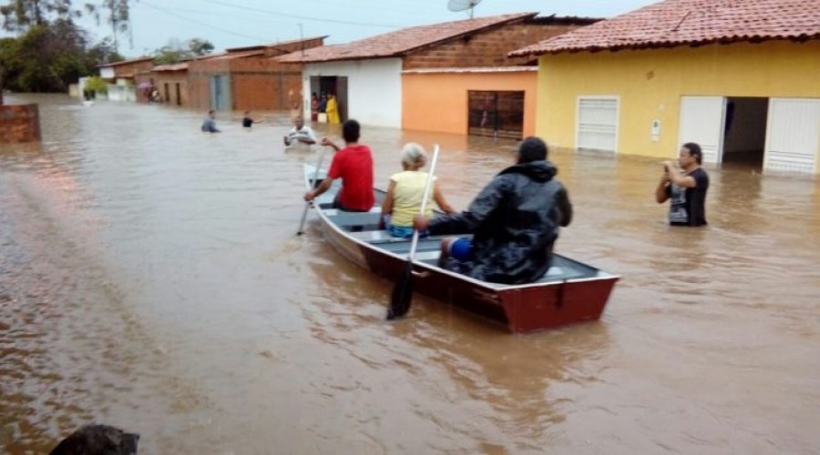 Fortes chuvas desta terça (10) alagaram parte da zona urbana de Tuntun no Maranhão
