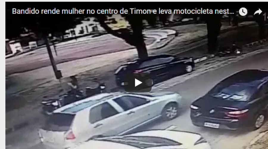 Tudo filmado: bandidos levam motocicleta de mulher na praça São José, no centro de Timon