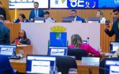 Câmara de São Luís promulga lei que proíbe mulheres trans de usarem banheiros femininos
