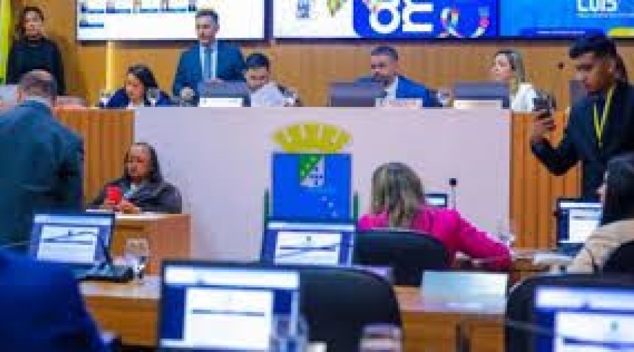 Câmara de São Luís promulga lei que proíbe mulheres trans de usarem banheiros femininos
