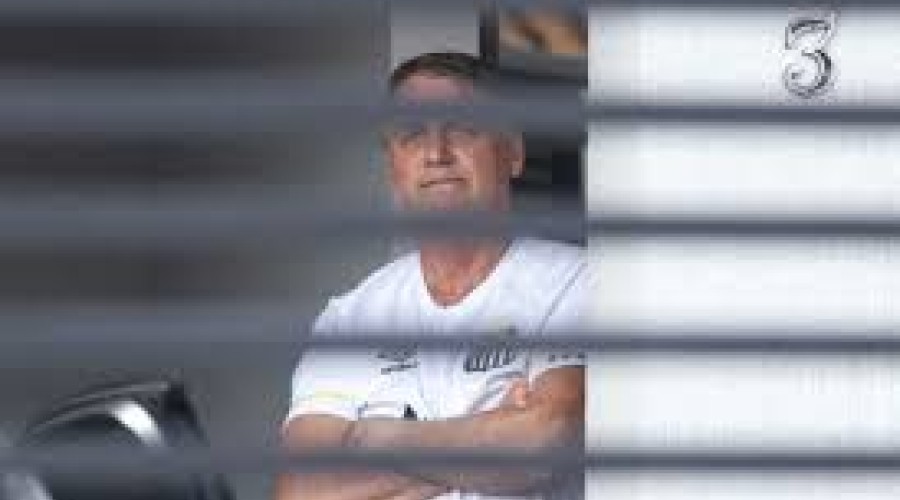 Preso, Bolsonaro acumula aposentadorias e salário; veja quanto por mês