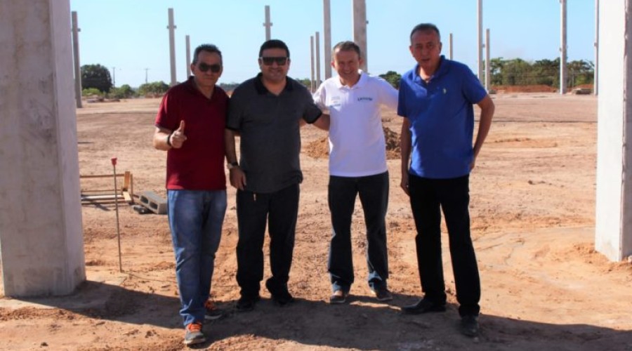 Presidentes do Grupo Mateus visitam obras das futuras instalações de Caxias.