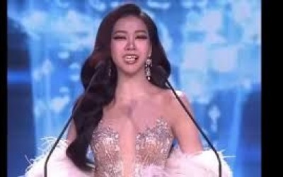 Veja vídeo: Candidata a miss viraliza após dentes caírem durante desfile.