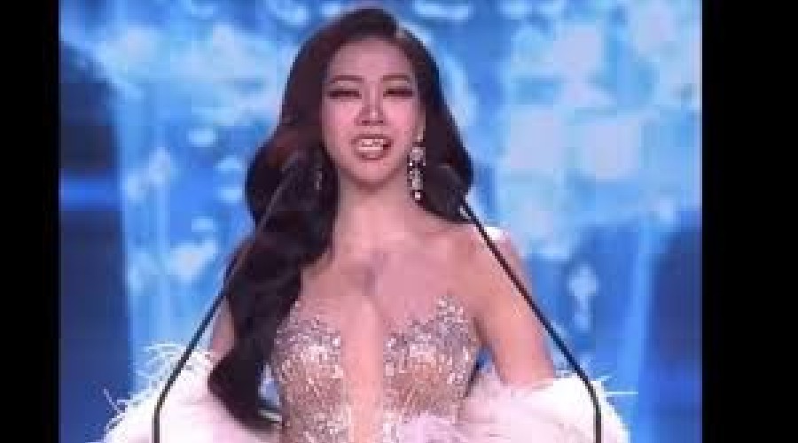 Veja vídeo: Candidata a miss viraliza após dentes caírem durante desfile.