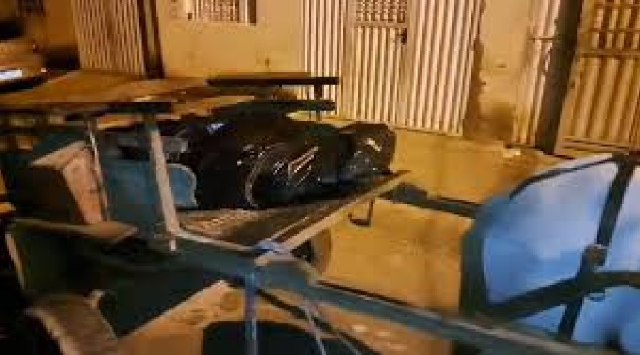 Vídeo: Corpo de homem morto a facadas é transportado em carroça devido à falta de rabecão em Imperatriz