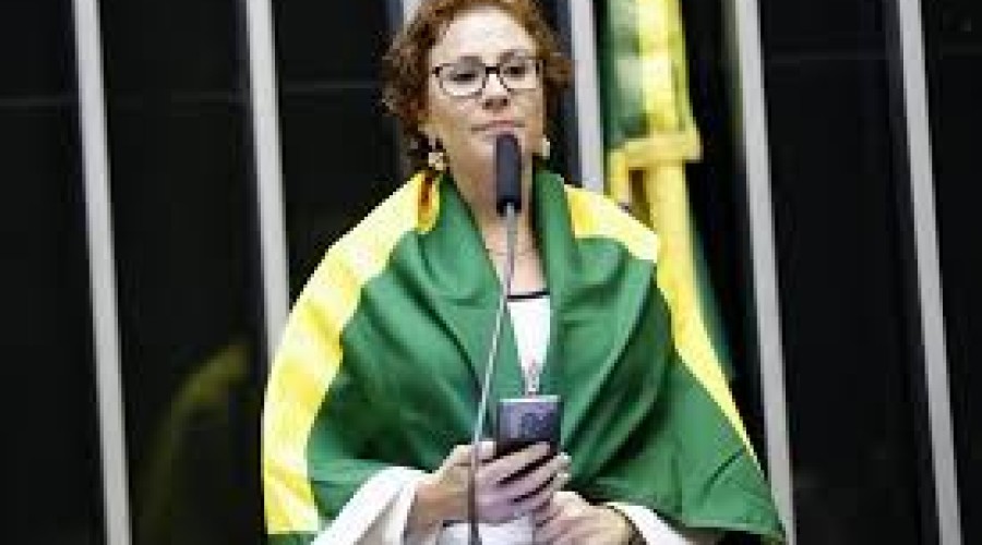 Deputada condenada no Brasil Carla Zambelli é presa na Itália