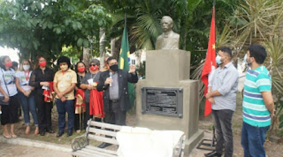 Caxias: Praça do Pantheon ganha bustos de Carvalho Júnior, Laura Rosa e Teixeira Mendes