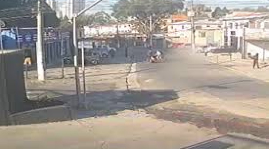 VÍDEO: Mulher atropela ex-marido após ser agredida em motel