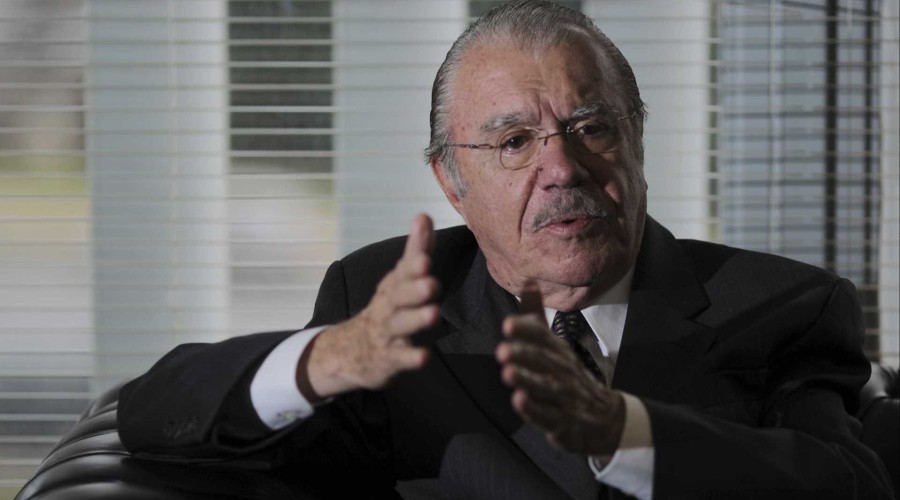 'Sarney está desesperado para voltar ao poder', diz governador do MA