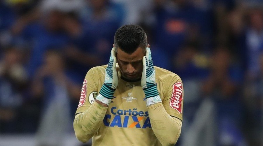 A crueldade de Ronaldo. 'Com lágrimas e dor.' Fábio, arrasado pela constrangedora dispensa do Cruzeiro