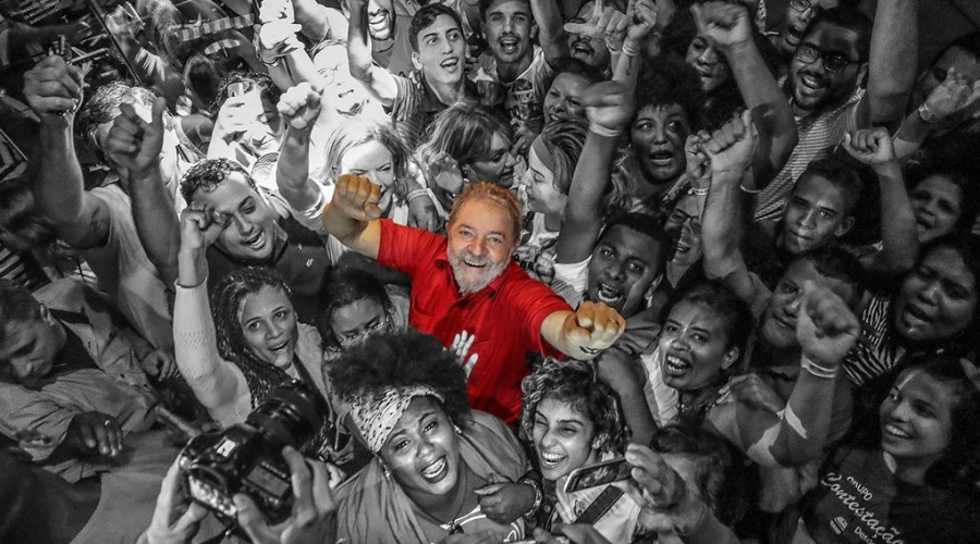 Lula tem o dever de sair