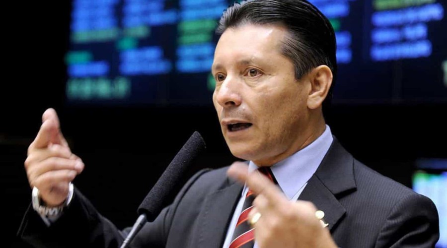 Deputado capixaba usa tribuna para 'encomendar' crime