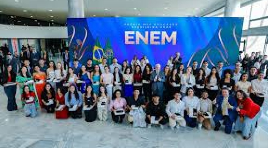 Estudantes de medicina premiados destacam preparo para o Enem