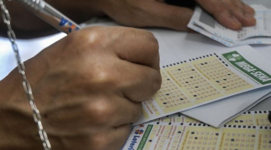 Mega-Sena pode pagar prêmio de R$ 32 milhões nesta terça-feira