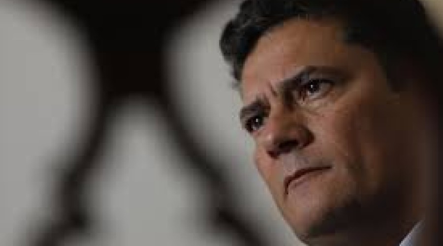 Relator vota contra a cassação de Moro, e julgamento é suspenso será retomada amanhã quarta-feira (3)