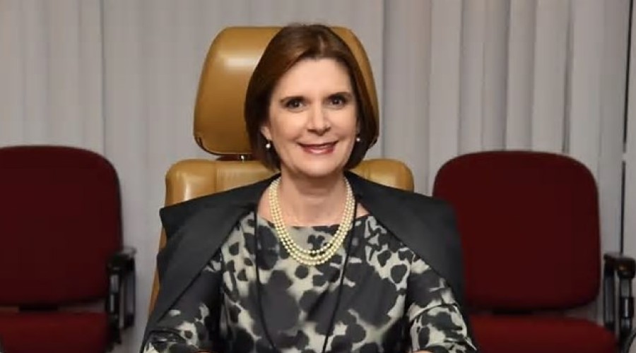 Primeira mulher a presidir Superior Tribunal Militar toma posse nesta quarta