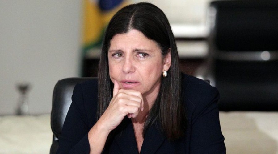 Medo de terceira denúncia contra Temer faz Roseana repensar candidatura