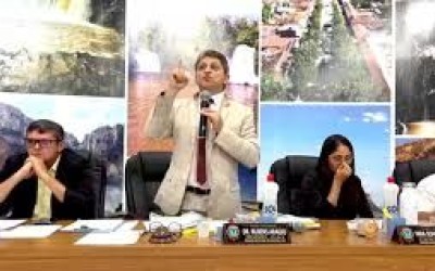 Discussão - Embate entre presidente e vereador suspende sessão da Câmara de Carolina