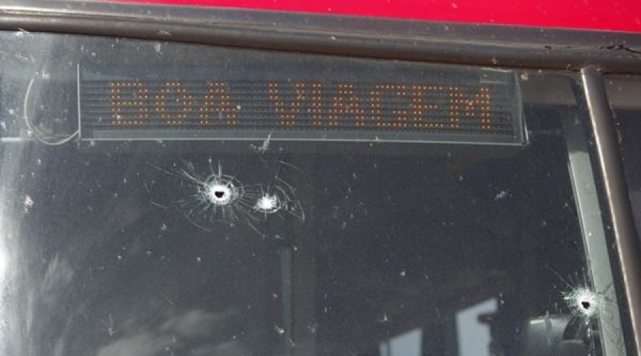 Pânico: ao menos 20 tiros foram disparados em assalto a ônibus na 040