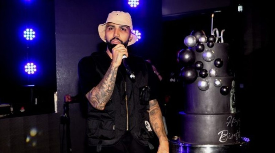 Com Flamengo em crise, Gabigol começa a cantar com o nome Lil Gabi. E assume que não é mais jogador de futebol. Virou 'artista'