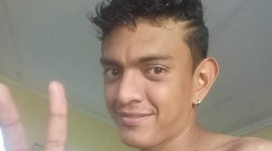 Homem é assassinado e tem corpo carbonizado dentro de residência